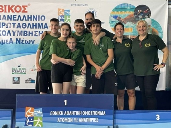 Πέντε πανελλήνια ρεκόρ και 20 μετάλλια για τα «δελφινάκια» του ΚΟΤΙΝΟΥ