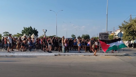 Φωτογραφία από τη χθεσινή πορεία στην Καμαριώτισσα Σαμοθράκης.
