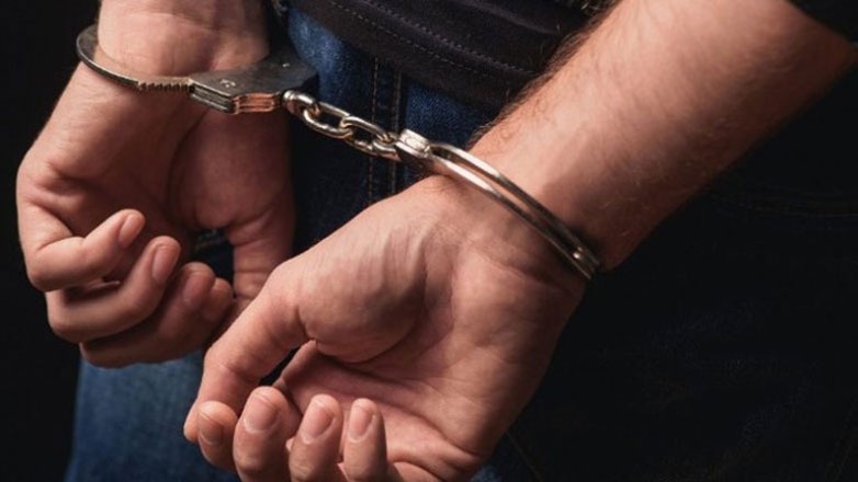 Ο αλλοδαπός δράστης εντοπίστηκε και συνελήφθη από τους αστυνομικούς, μετά την απάτη εις βάρος ηλικιωμένης στο Τρίγωνο.