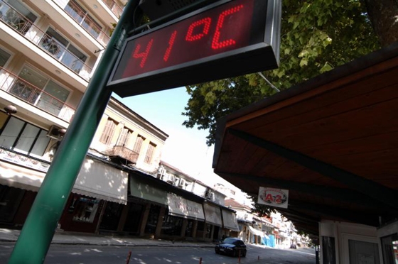Καύσωνας: Τα "καταφύγια" δροσιάς στην Αλεξανδρούπολη 