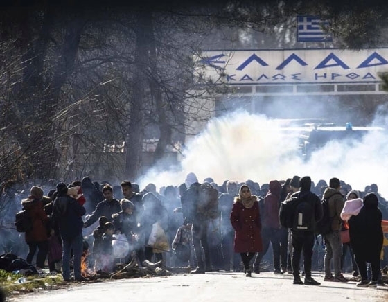 Σε επιφυλακή βρίσκεται η συνοριοφυλακή του Έβρου, την ίδια ώρα που η τοπική κοινωνία ανησυχεί πως θα βρεθεί μπροστά σε παρόμοια γεγονότα με εκείνα του 2015.