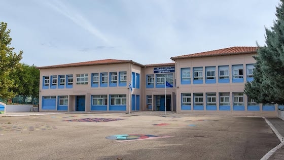 Το έργο περιλαμβάνει εκτεταμένες παρεμβάσεις στο σχολικό κτίριο