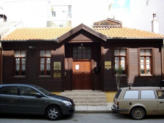 Κανένας σεβασμός στη μνήμη της δωρήτριας: Κινδυνεύει το "Σπίτι της Αντουανέτας" 