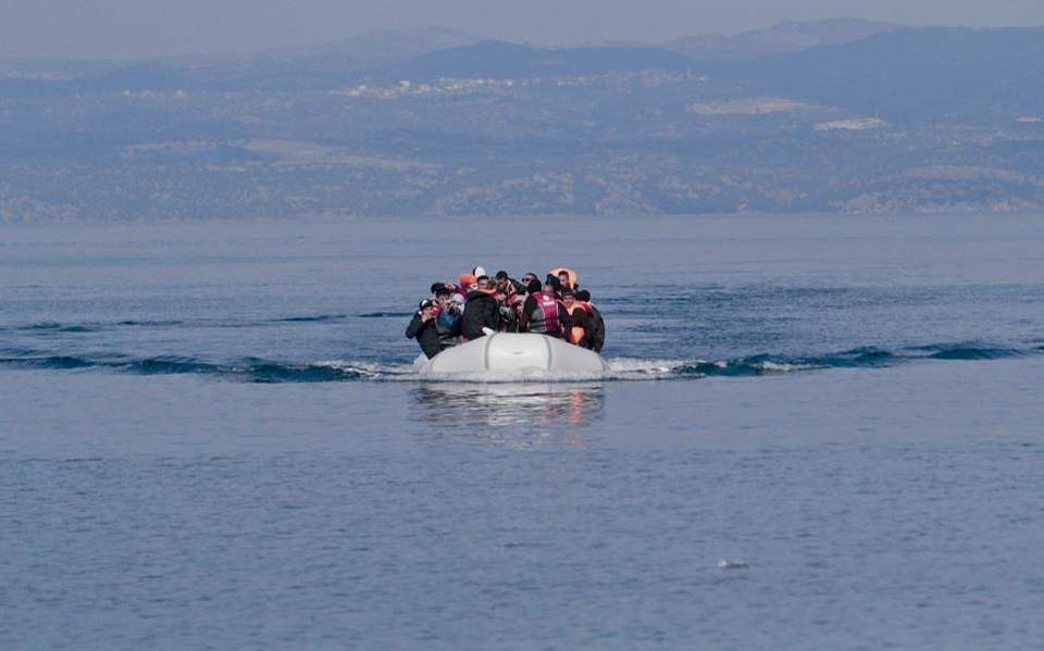 Βάρκα με 17 παράτυπους μετανάστες έφτασε στην παραλία της Μάκρης