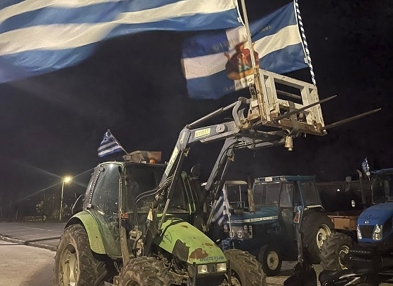 Οι αγρότες του μπλόκου Κήπων στον νότιο Έβρο αποφάσισαν να ανοίξουν το τελωνείο για τα φορτηγά.