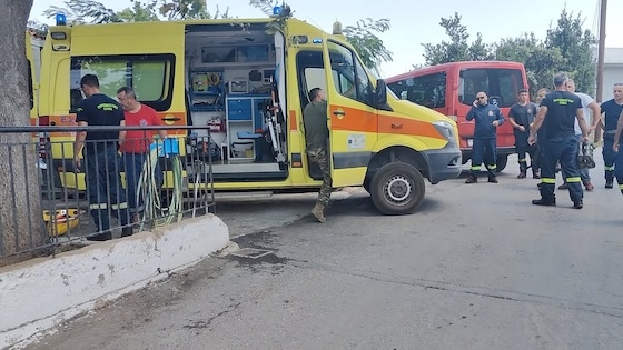 Φωτογραφία από την μεταφορά της 25χρονης στο Κέντρο Υγείας του νησιού.