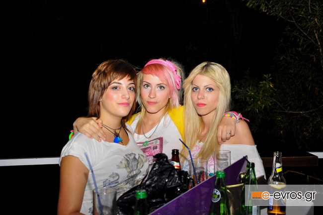Strip show party στο Faces summer club την Κυριακή!