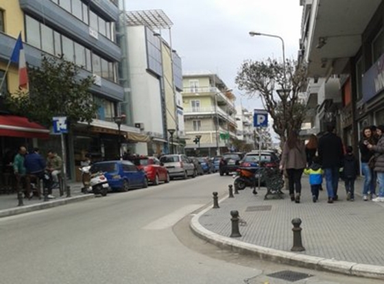 Ούτε οι επισκέπτες των γειτονικών χωρών, οι οποίοι κατέκλυσαν την Αλεξανδρούπολη έφεραν τα αναμενόμενα αποτελέσματα για τον εμπορικό κόσμο. 