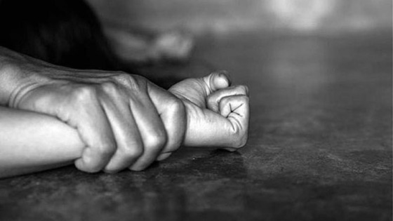 O 32χρονος φέρεται για καιρό να κλείδωνε στο σπίτι την γυναίκα μαζί με τα παιδιά της 