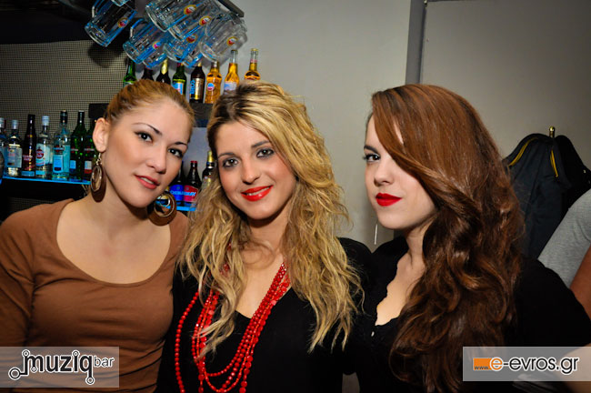 Rock χαμόγελα σε swing ρυθμούς στο Muziq Alternative Bar.