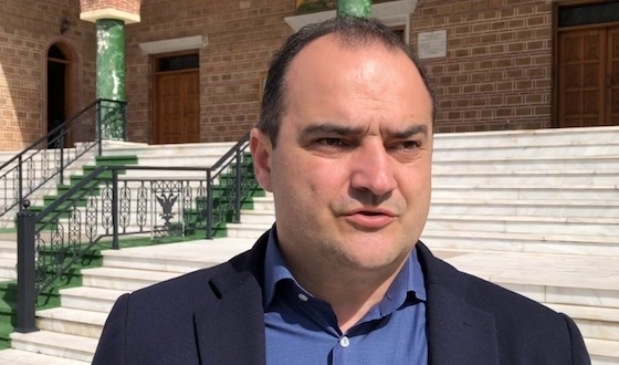 Ο κ. Χατζηγιάννογλου κάλεσε την αντιπολίτευση να επιστρέψει στα καθήκοντά της, αφήνοντας τις «παραστάσεις για τα μέσα ενημέρωσης», καθώς «η πόλη δεν μπορεί να περιμένει». Ο κ. Χατζηγιάννογλου κάλεσε την αντιπολίτευση να επιστρέψει στα καθήκοντά της, αφήνοντας τις «παραστάσεις για τα μέσα ενημέρωσης», καθώς «η πόλη δεν μπορεί να περιμένει».