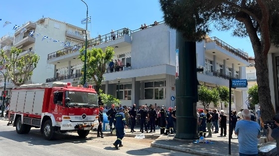 Από την πλευρά του ο ιατροδικαστής υποστήριξε ότι το θύμα είχε μπει ολόκληρος μέσα στον κάδο.
