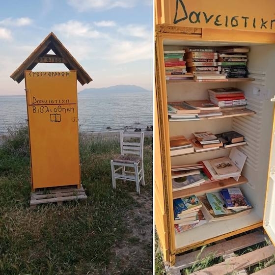 Αν βρεθείτε στην Κυανή Ακτή, μη διστάσετε να ανοίξετε την πόρτα αυτού του αλλιώτικου "ψυγείου". Μπορεί να κρύβει το επόμενο αγαπημένο σας βιβλίο...