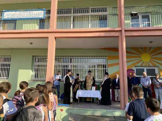 Χτύπησε το πρώτο κουδούνι της νέας σχολικής χρονιάς (video)