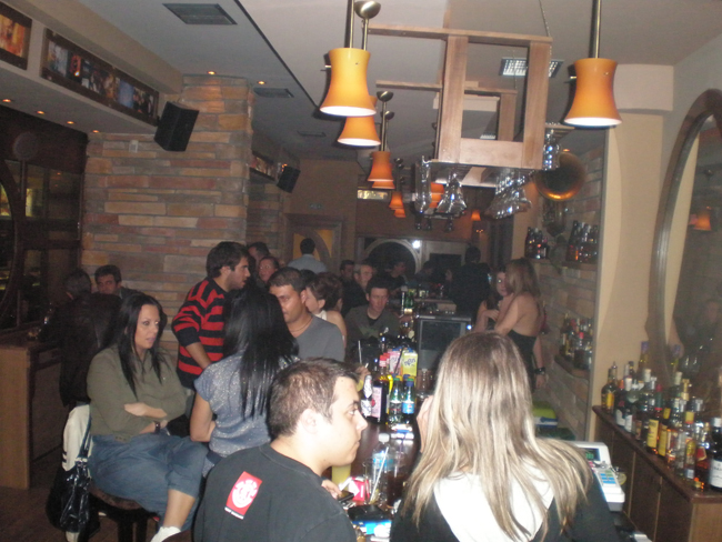 To νέο στέκι στην Ορεστιάδα: The bar!