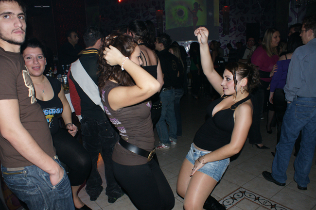 Όταν μιλάμε για clubbing μιλάμε για Genial club!!