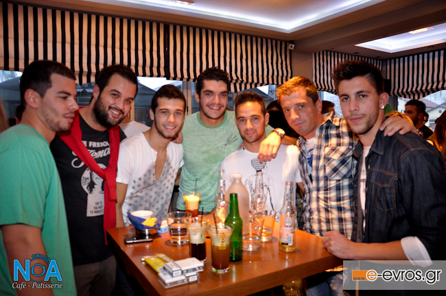 Ένας χαμός στο 'Groovy Parade Sunday'  στο ΝΟΑ cafe - bar.