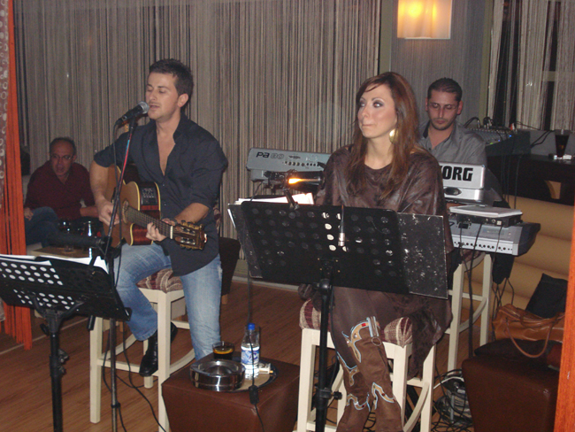 Ο Στέλιος και η Μακρίνα κάθε Πέμπτη στο Bao Bab lounge.