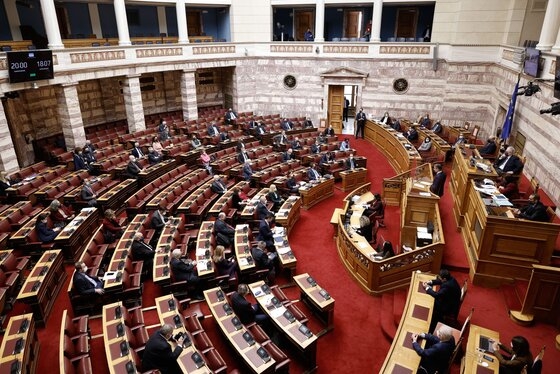 Με 166 ψήφους «υπέρ» έναντι 132 «κατά» ψηφίσθηκε επί της Αρχής το σχέδιο νόμου του υπουργείου Παιδείας για την τριτοβάθμια εκπαίδευση.