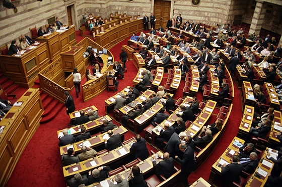 Με 229 "ΝΑΙ" υπερψηφίστηκαν τα μέτρα. 39 απώλειες για το ΣΥΡΙΖΑ