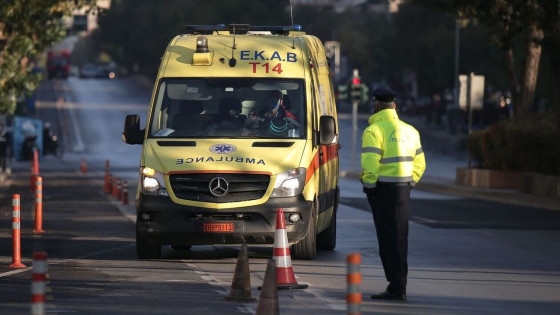Σοκαρισμένα είναι ακόμη τα παιδά που είδαν αυτό το τραγικό τροχαίο.